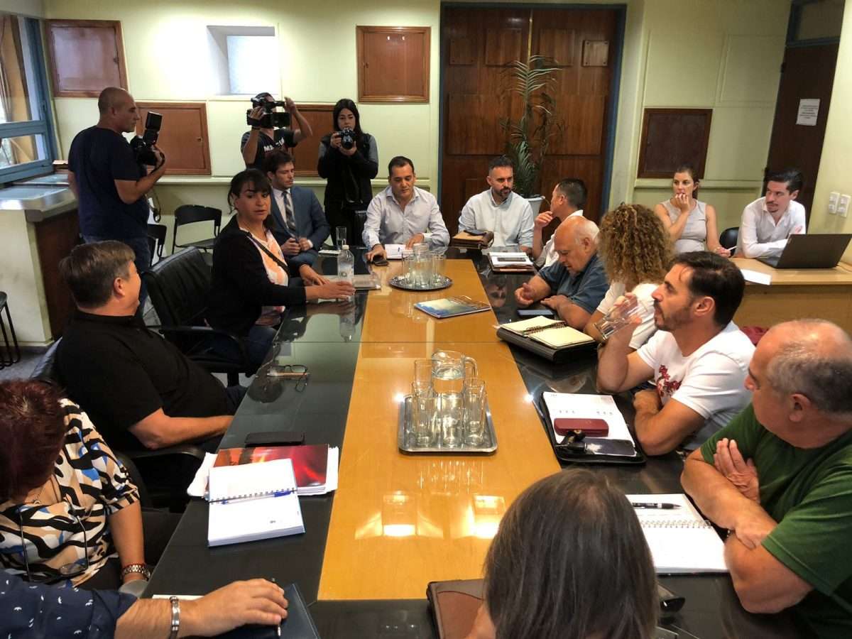 Paritaria estatal: el Gobierno vuelve a la mesa con una mejora salarial mientras crece la presión de los gremios