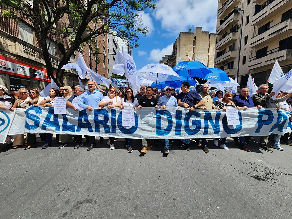 Crdoba: Empleados pblicos y de salud de la Provincia se movilizaron en reclamo de aumentos salariales