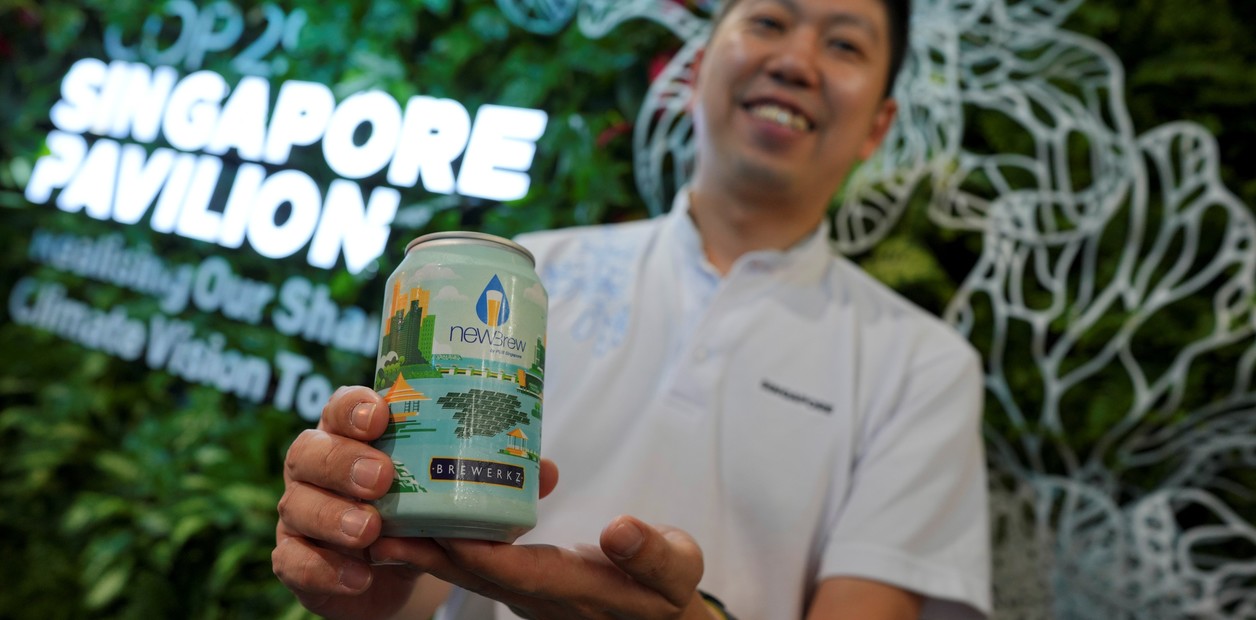 La cerveza de cloaca, una propuesta innovadora de Singapur ante la escasez de agua y el cambio climtico